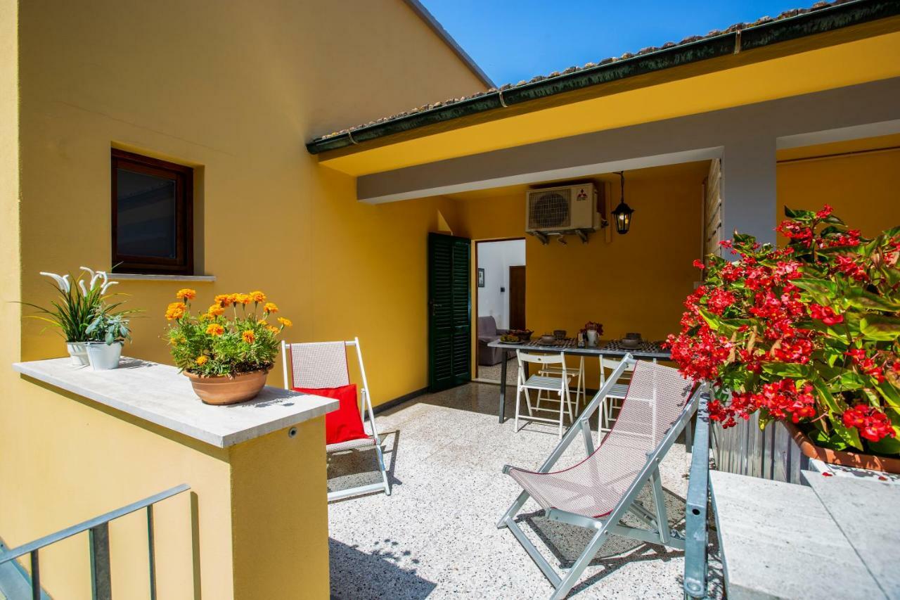 Casa Donatella Lägenhet Montecchio  Exteriör bild
