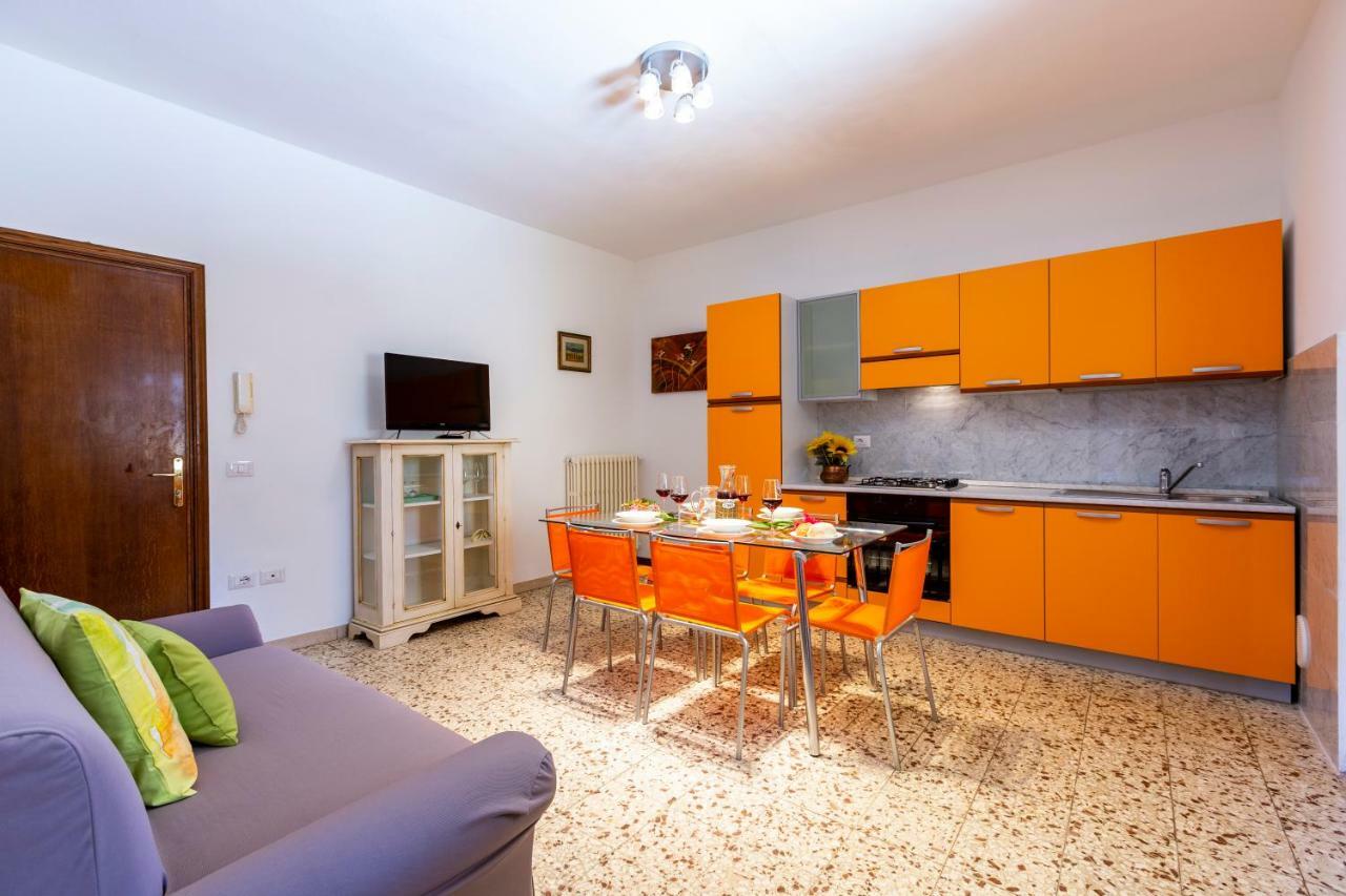 Casa Donatella Lägenhet Montecchio  Exteriör bild